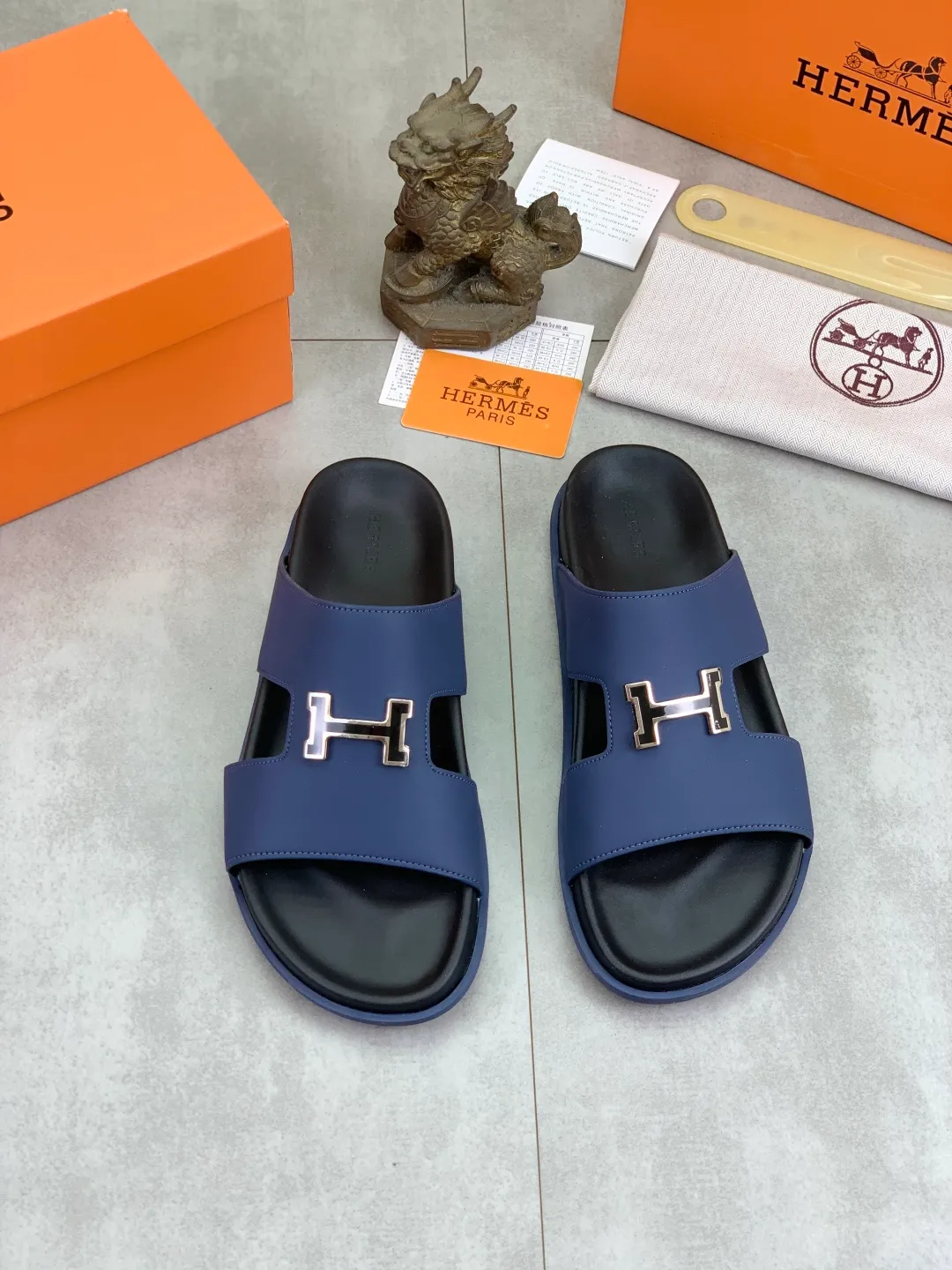 Men's shoes 💰P440 New [HERMES] high-end quality new Hermès slippers, made of imported calfskin, wear-resistant and non-slip rubber outsole. Fashionable and elegant code number: 39-44 (38 45 46 customized)